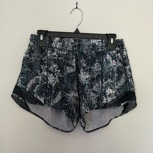 Lululemon Green and Black Hotty Hot 4” Shorts Size 10